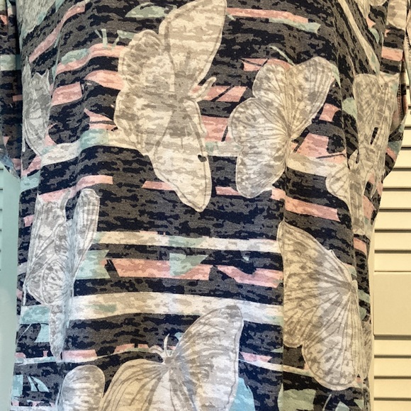 Coral Bay Light Weight T-Shirt - PXL - GUC - Picture 2 of 11